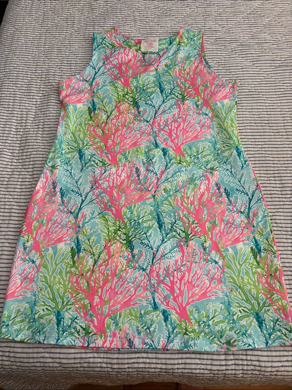 Sleeveless Coral Reef Print Shift Dress in Pink & Aqua size large